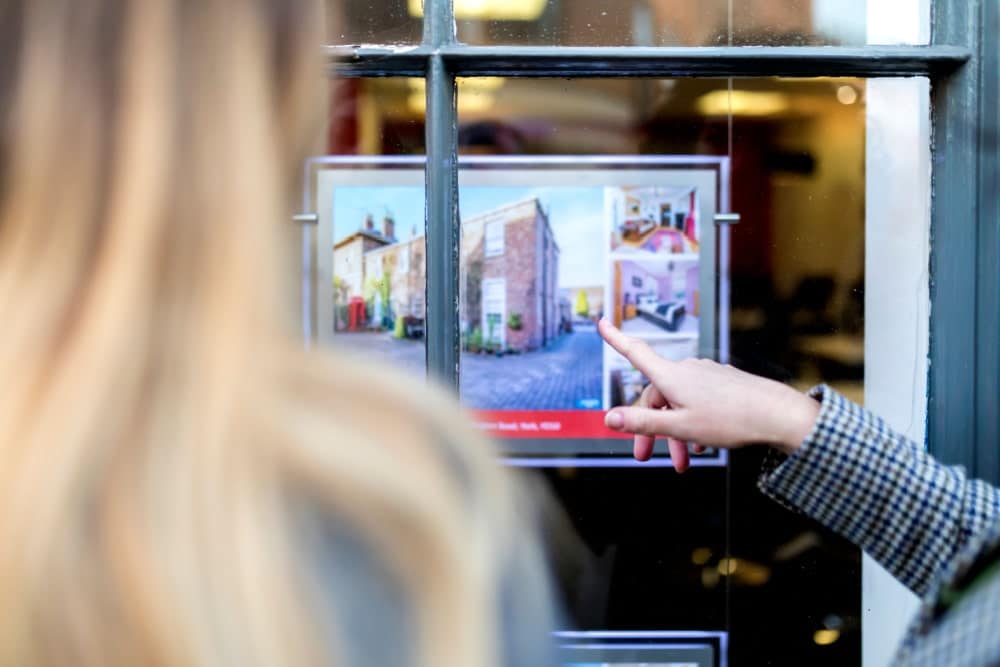 Estate Agents – What & What Not To Do With Them